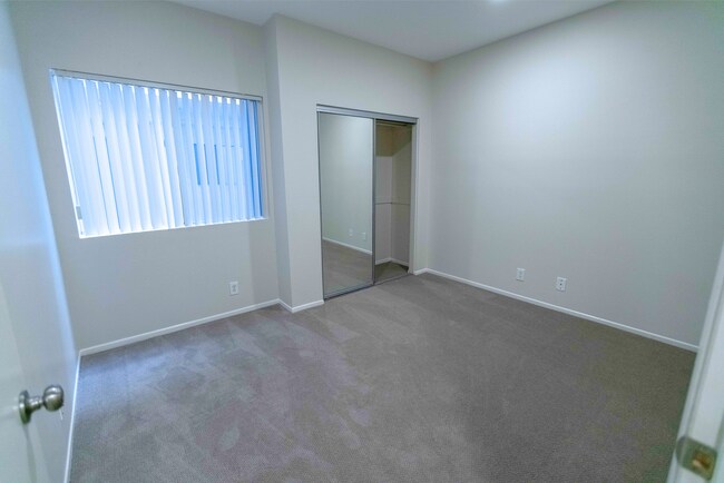 Building Photo - 16117S