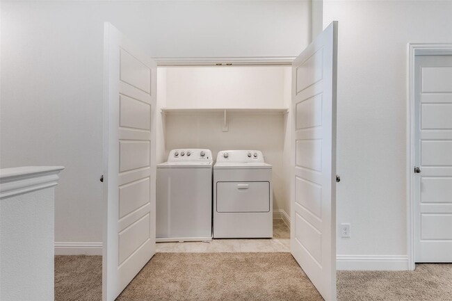 Building Photo - Gorgeous New Townhome!