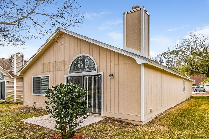 Building Photo - 2847 Lantana Lakes Dr W