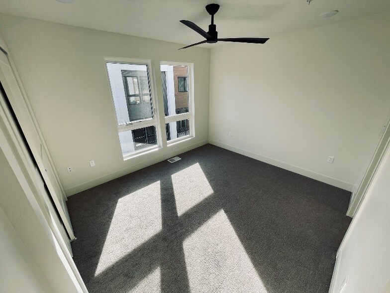 Building Photo - 532 E 500 S