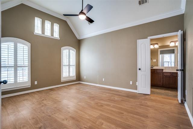 Building Photo - 858 Llano Dr