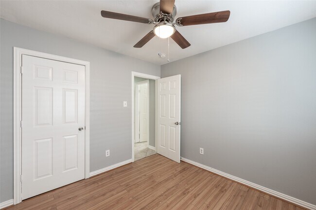 Building Photo - 6307 Pleasant Stream Dr