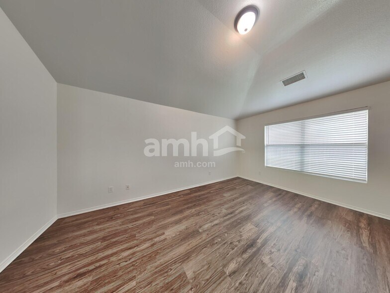 Building Photo - 1207 Fox Glen Trail