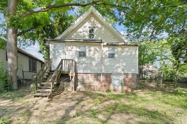 Building Photo - 3115 Chelsea Ave