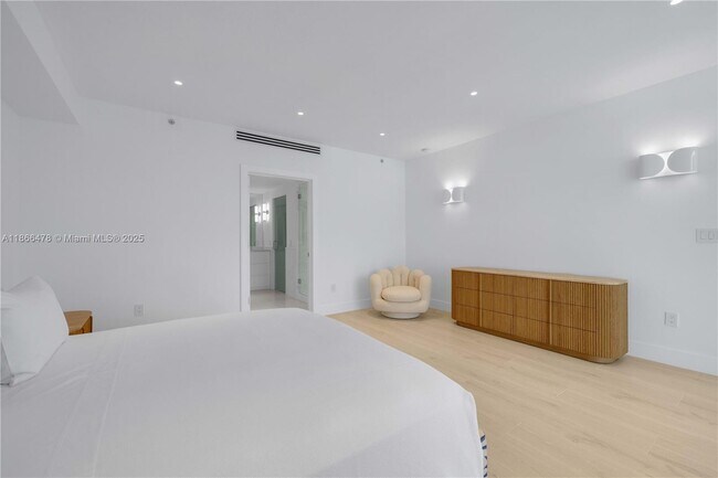 Building Photo - 3737 Collins Ave