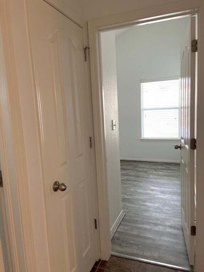 Building Photo - 1470 Senda Del Sol Ln