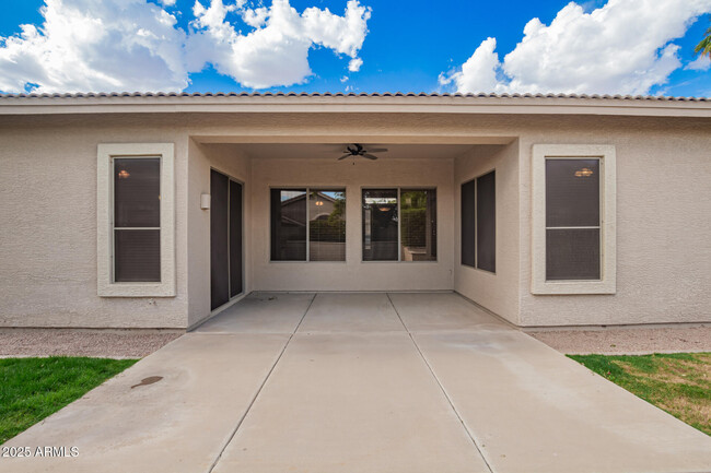 Building Photo - 6923 W Lone Cactus Dr