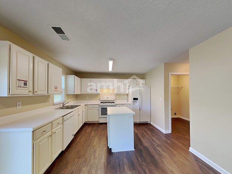 Building Photo - 1079 Chapel Creek Rd