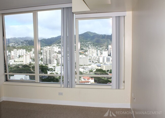Building Photo - Luxurious Condo with Mountain Views