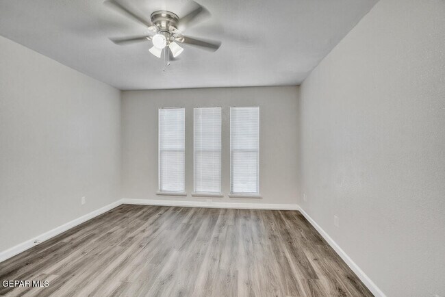 Building Photo - 10604 Springwood Dr