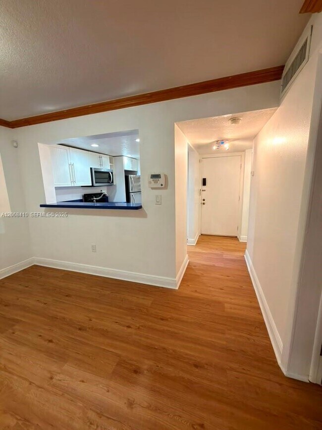Building Photo - 10835 SW 112th Ave