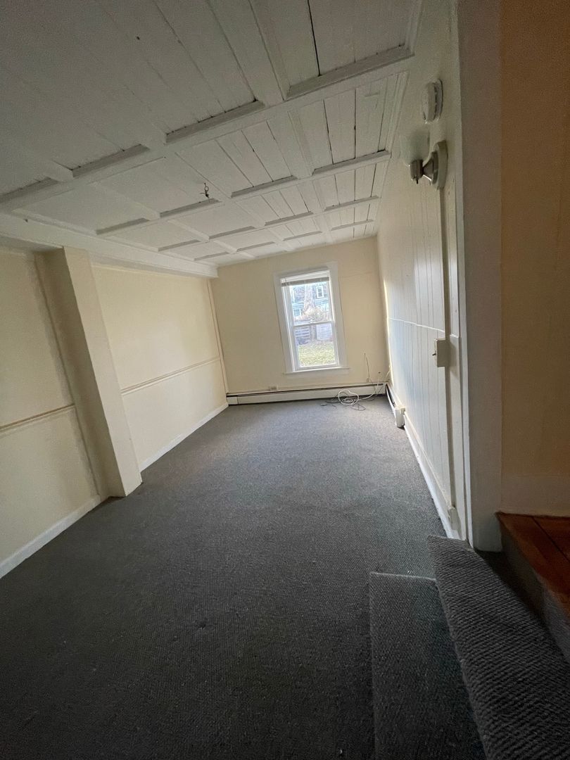 Building Photo - 45 1/2 Willow St