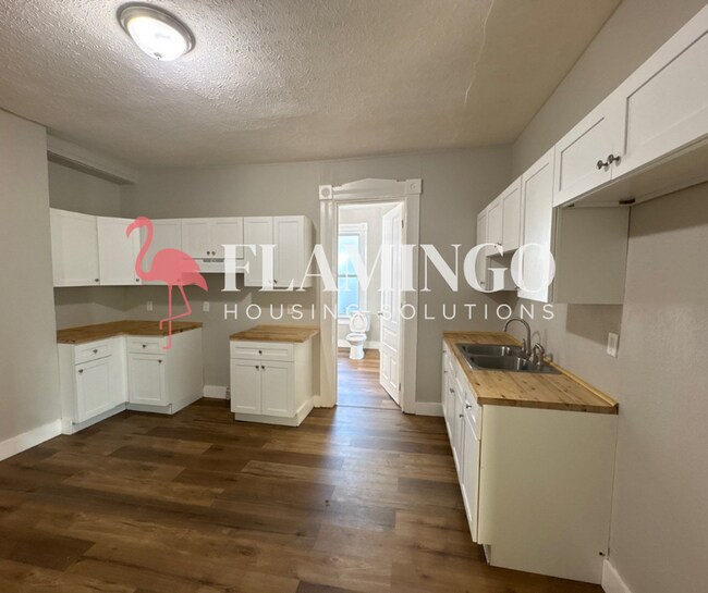 Building Photo - 139 Boltin St