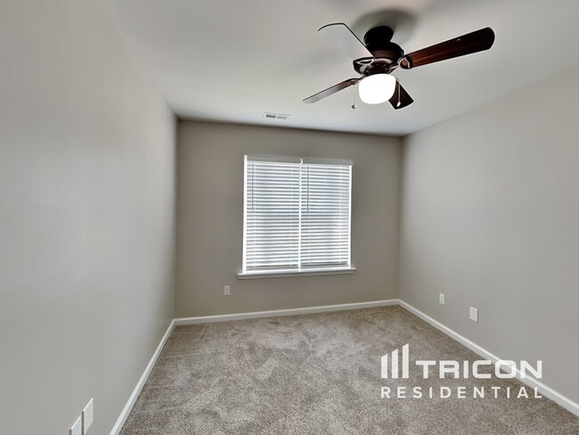 Building Photo - 2117 Clear Brook Dr