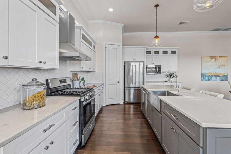 Building Photo - 600 Melba St