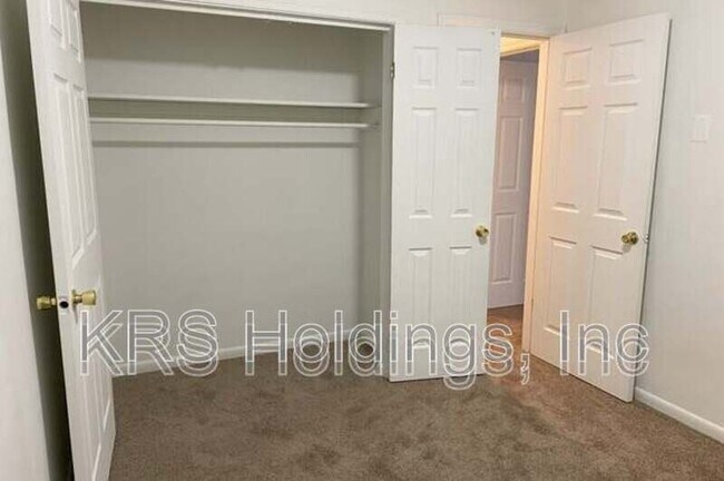 Building Photo - Stainback