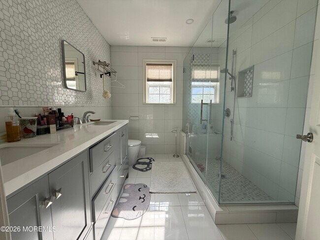 Building Photo - 8 Bennett Ct