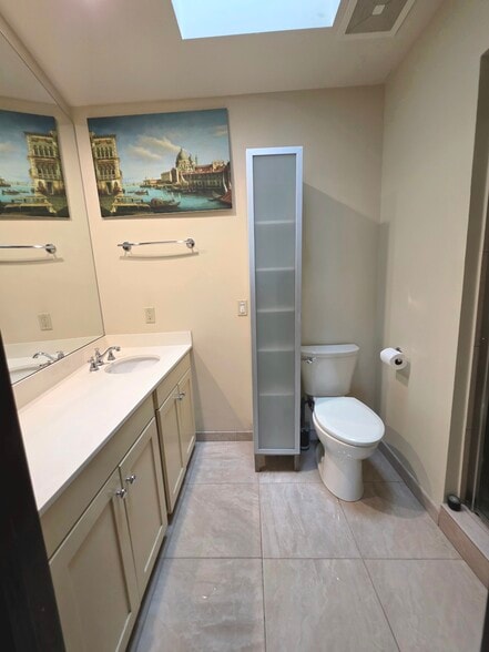 Building Photo - 2012 Thorndyke Ave W