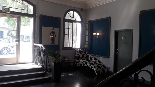 Building Photo - Manhattan Place Apartments