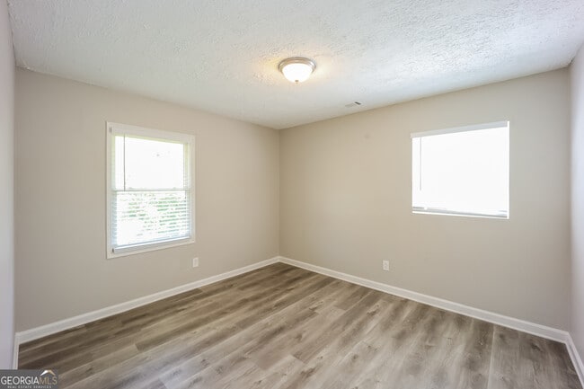 Building Photo - 8143 Huntington Dr