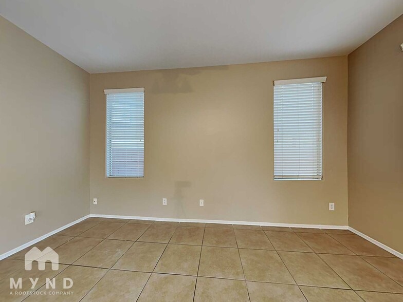 Building Photo - 9924 E Edgewood Ave