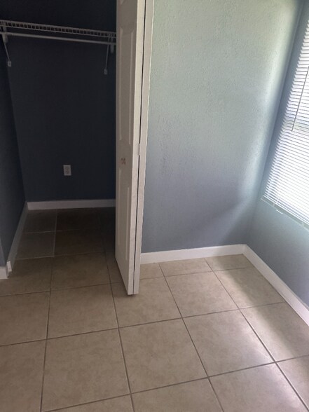 Building Photo - 1064 N Tamiami Trl