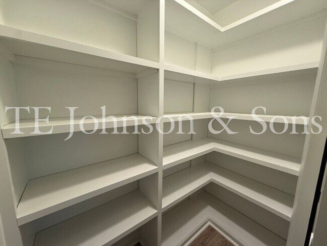 Building Photo - Modern Comfort with a Fenced Yard in Winston-Salem