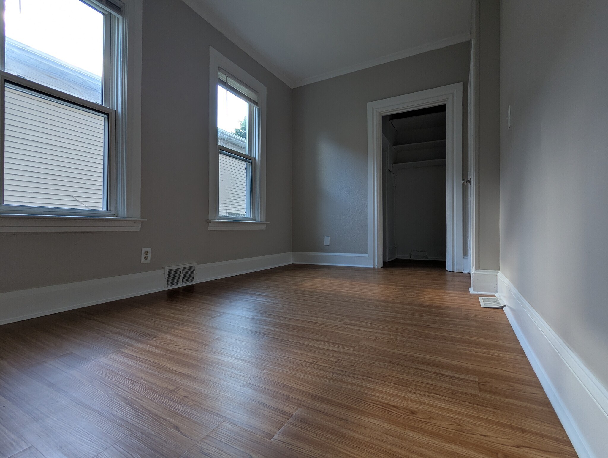 Building Photo - 732 Case Ave