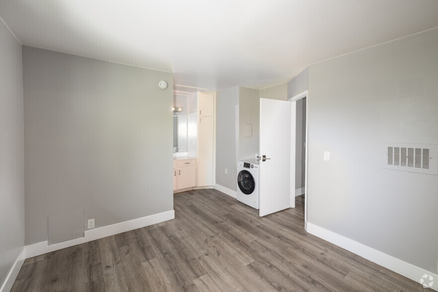 1BR, 1BA - 541SF - Bedroom - San Buena Ventura