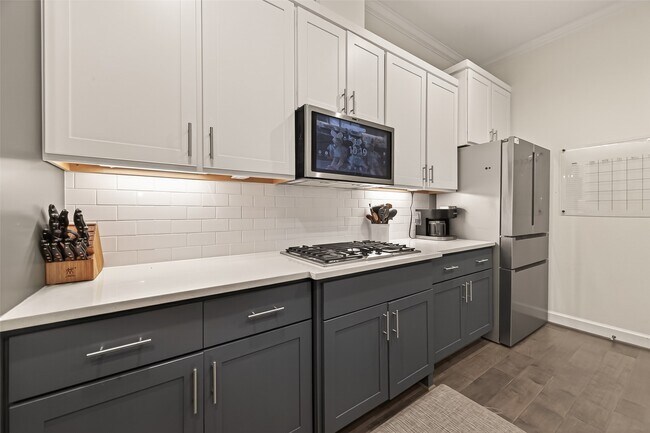 Building Photo - 1027 Gross St