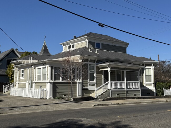 Building Photo - 1603 Main St