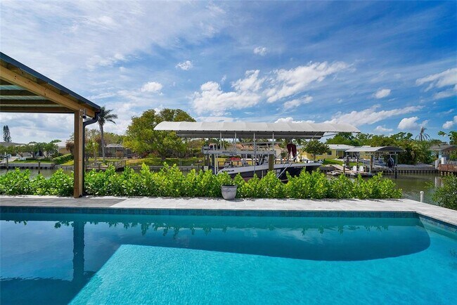 Building Photo - 3944 Doral Dr