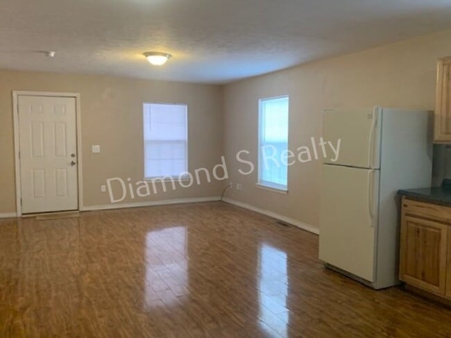 Building Photo - 3 Bedrooms / 1 Bath!  Cute and Charming Home Available Early May!