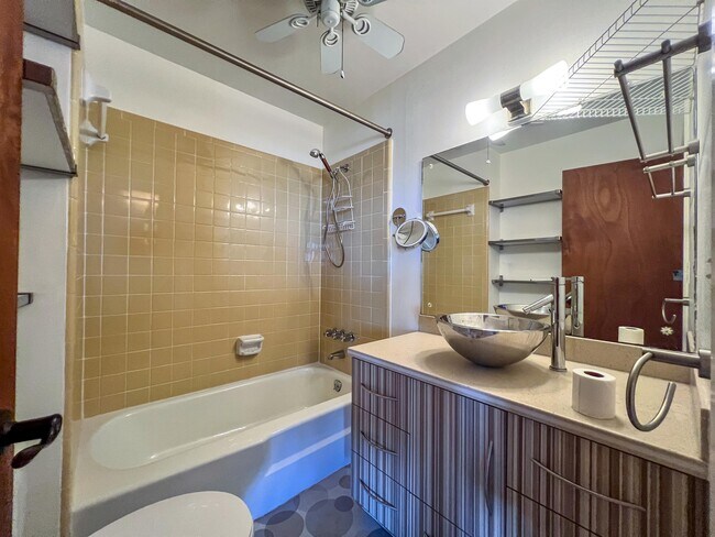 Building Photo - 1555 Arrowhead Dr