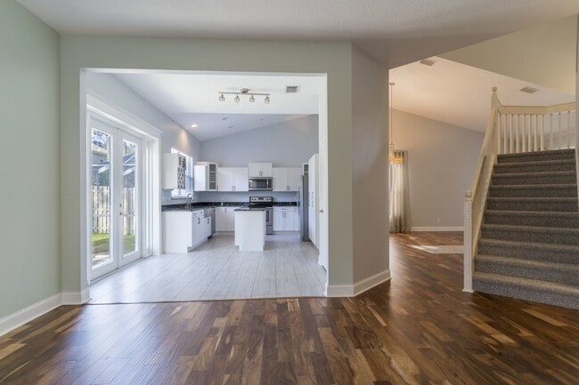 Building Photo - Beautiful 4/2 home Located on a tree lined street in the gate of country club community of the Hu...