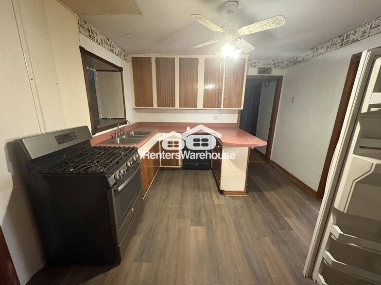 Building Photo - 1501 Briarwood Blvd