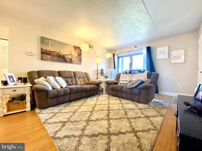 Building Photo - 5200 Hilltop Dr