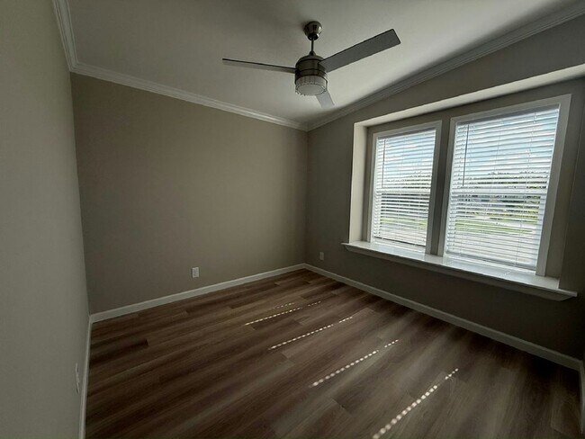 Building Photo - 3621 Campari Dr