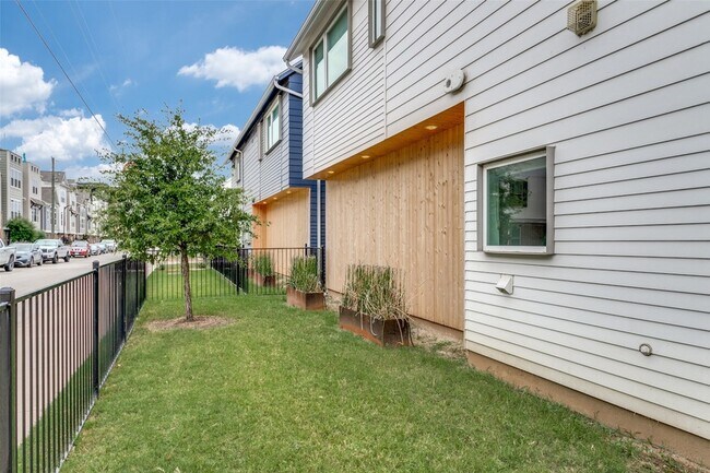 Building Photo - 1111 Barsotti Ct