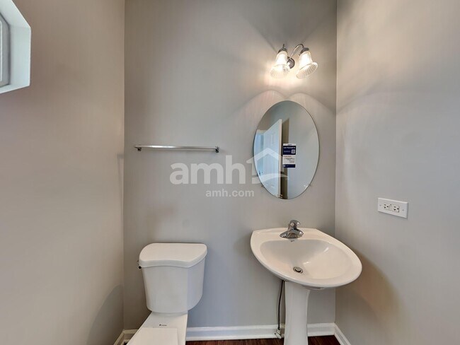 Building Photo - 214 Winding Trail