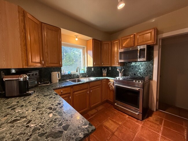 Building Photo - 2728 Kirk St