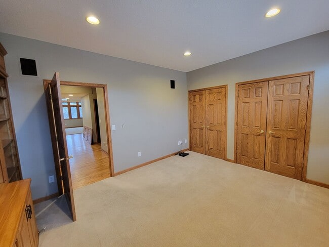 Building Photo - Upscale and Spacious Cedar Falls House for...