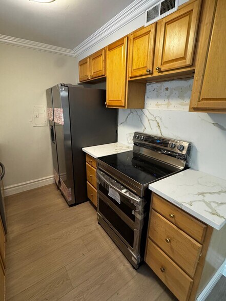 Building Photo - 5460 White Oak Ave