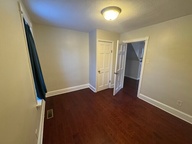 Building Photo - 85 Lawn Park Ave