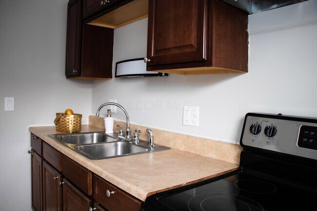 Building Photo - 2885 Atwood Terrace