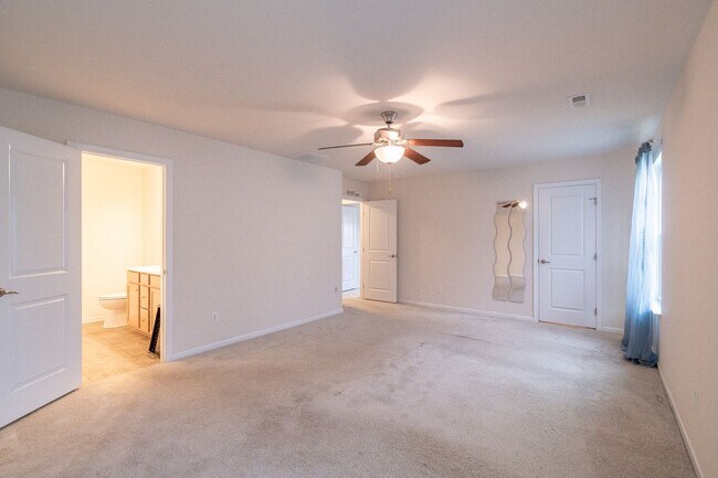 Building Photo - Spacious 4-Bedroom Home with Sunroom, Deck...