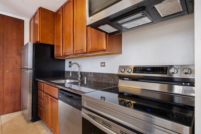 Building Photo - 1 Bed 1 Bath 1 Parking Condo in Makiki