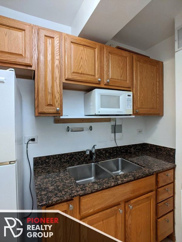 Building Photo - 4180 N Marine Dr