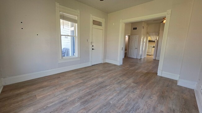 Building Photo - 145 N Kealy Ave