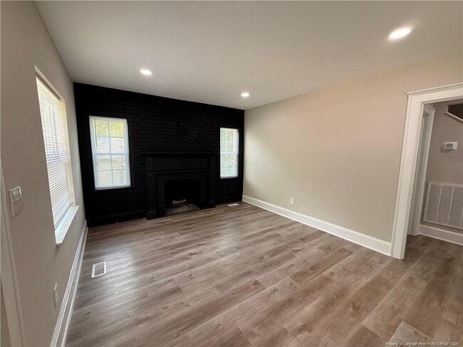 Building Photo - 122 Kensington Cir